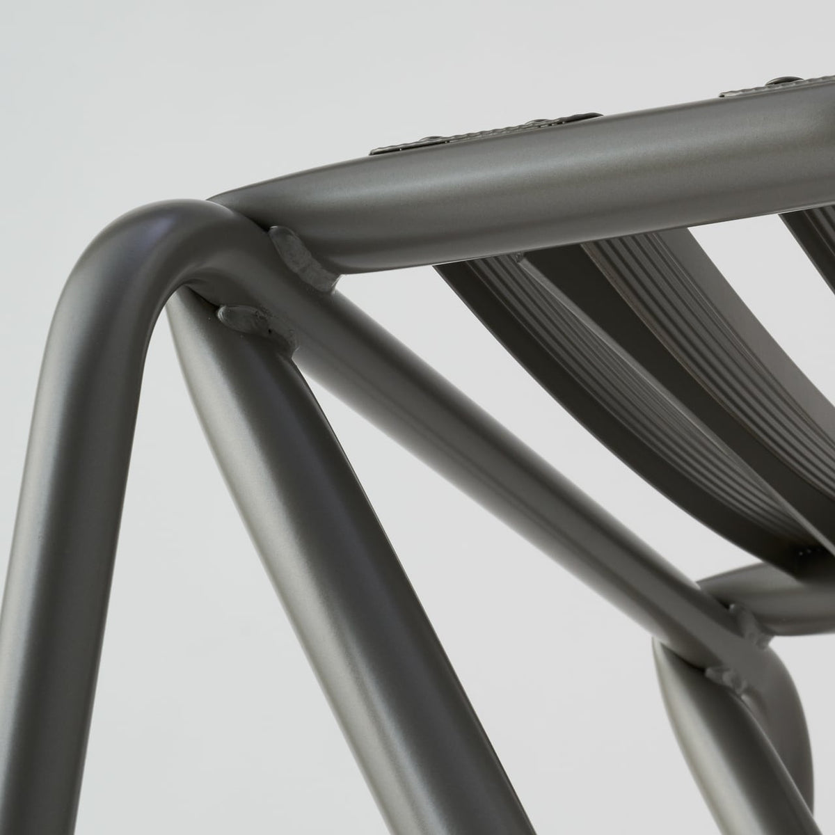 《スチール&アルミ製のスツール(HIGH)》BENT HIGH STOOL | DUENDE