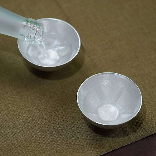 《錫(すず)鋳物製の酒器》鋳錫 吉祥紋酒器 梅紋ぐい呑み(椀型)