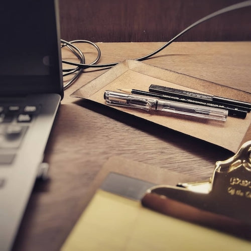 《漆でコーティングした越前和紙のトレイ》UruWashi rectangle tray 120x210x5