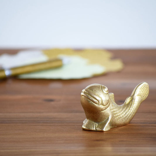 《真鍮鋳物製のペーパーウェイト&筆置き”むつごろう”》招福 むつごろう | 銀雅堂