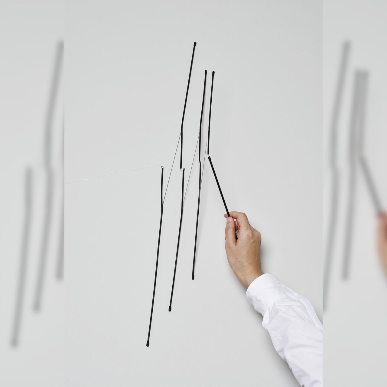 《ステンレスとガラスチューブのシンプルなモビール》energy flow Black|tempo