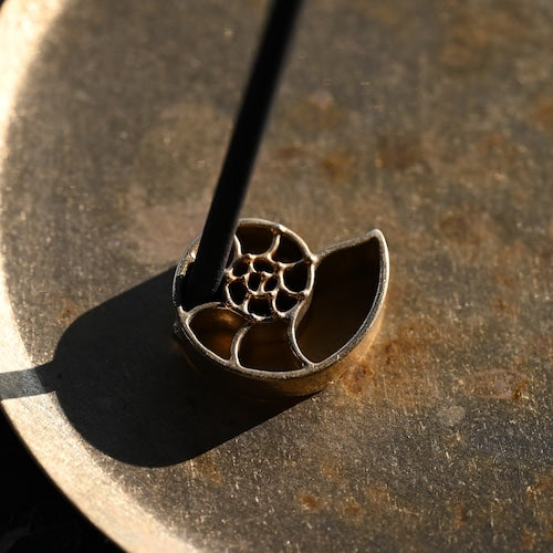 《オウムガイをモチーフにした真鍮鋳物のお香立て》Brass Incense holder "Nautilus(ノーチラス)”|a.278オリジナル