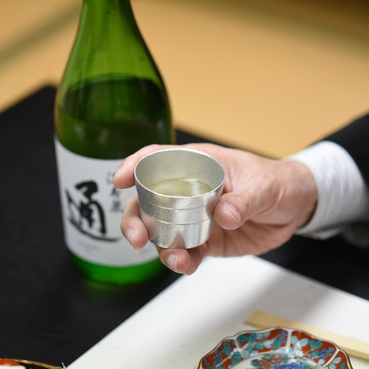 《錫(純度99.99%)の酒器・ぐい呑み》静波ぐい呑み|銀雅堂(ぎんがどう)