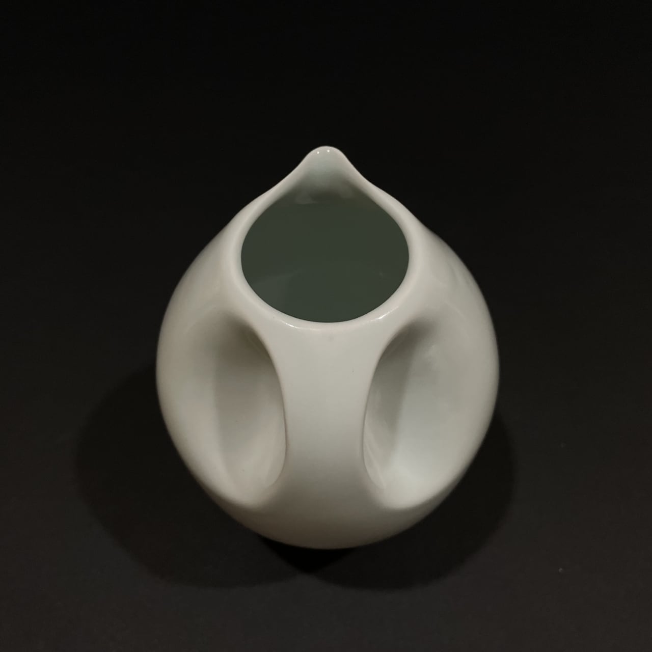 《日本酒Bar”古風路”がリリースする酒器 ”おちょこ”》kome. | Tokuri (SAKE Bar 古風路)