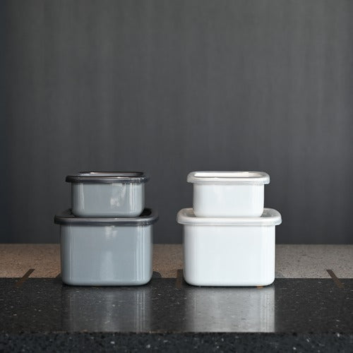 《琺瑯の保存容器(蓋付)/グレイ》+Gray スクエアMシール蓋付| 野田琺瑯