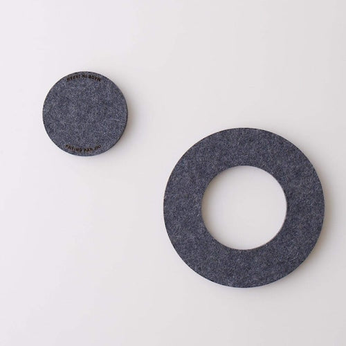 《厚手フェルト製の2WAY鍋敷き》フライパンジュウ鍋敷き | FRYING PAN JIU