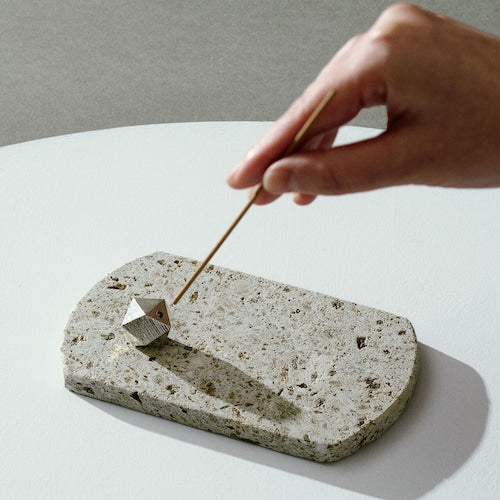 《大谷石の香皿と錫製の香立て》Oya Incense Set<tin>(オオヤ インセンス セット ティン) | NAGAE+(ナガエプリュス)