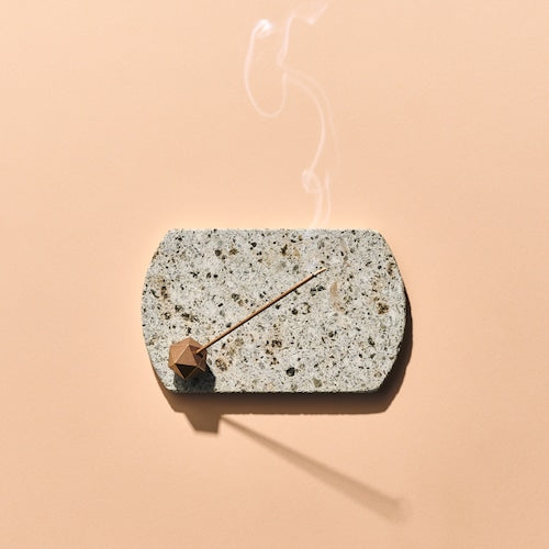 《大谷石の香皿とブロンズ製の香立て》Oya Incense Set（オオヤ インセンス セット） | NAGAE+（ナガエプリュス）