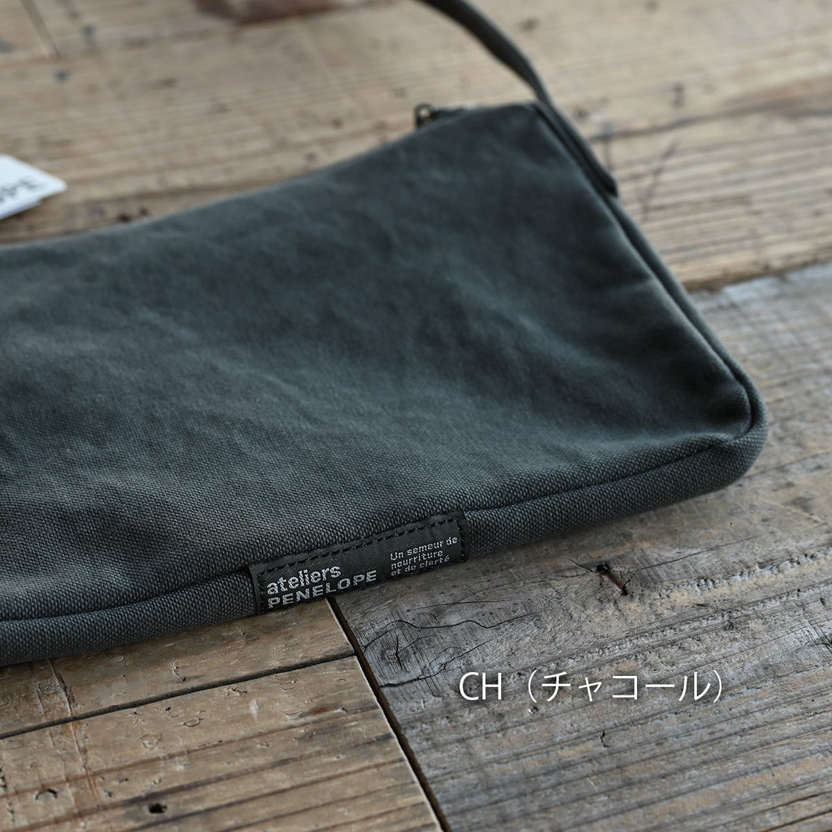 《フレンチミリタリーコットンのミニショルダー（2色）》Bee Shoulder | ateliers PENELOPE