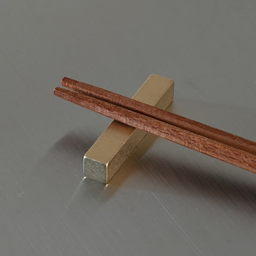 《シンプルな真鍮の箸置き L45》Brass Chopstick Rest L45｜a.278オリジナル