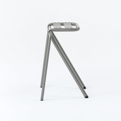 《スチール＆アルミ製のスツール（LOW）》BENT LOW STOOL | DUENDE