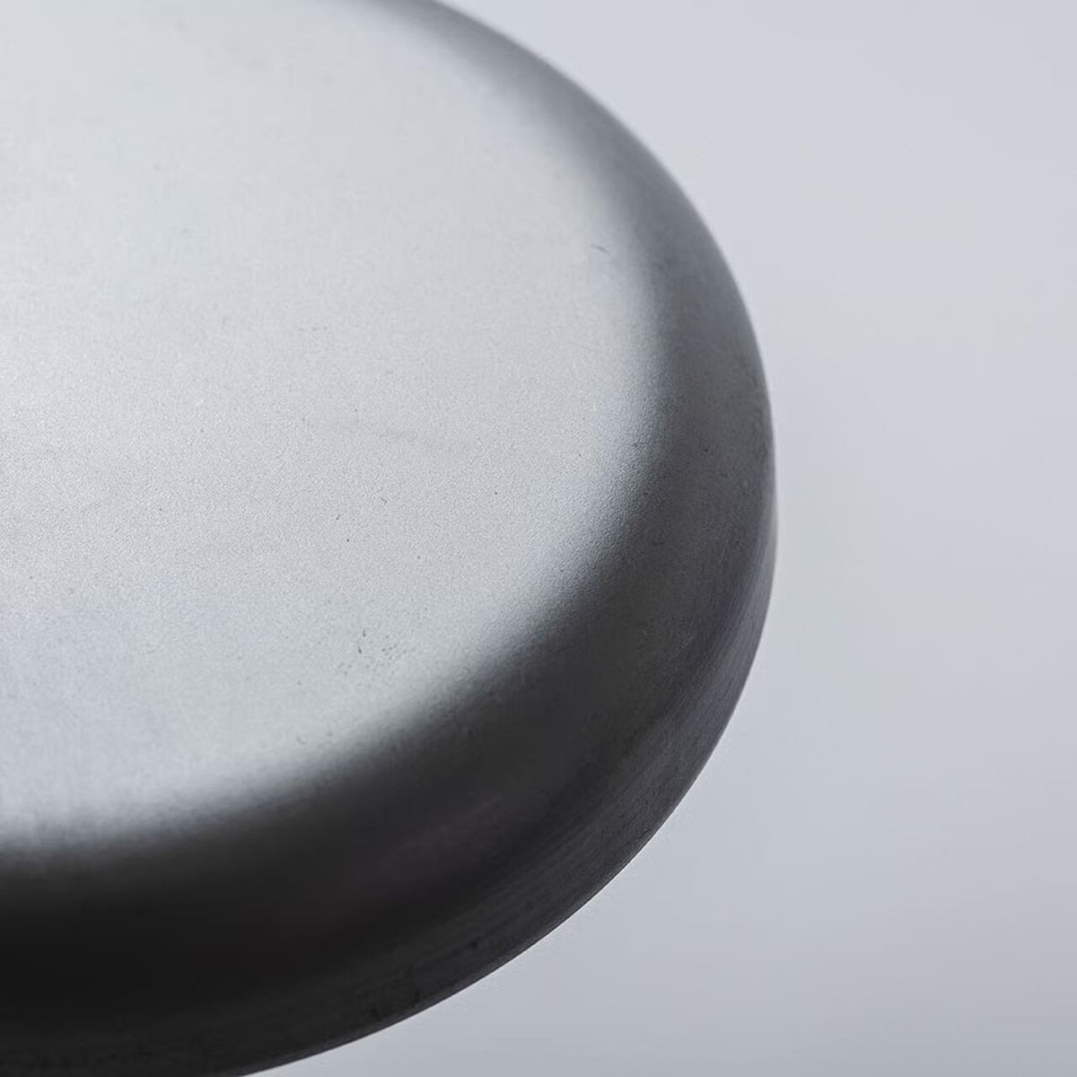 《Made in Japan ミニマルな電池式テーブルランプ " INDUSTRIAL"》| TABLE LAMP ICHI INDUSTRIAL