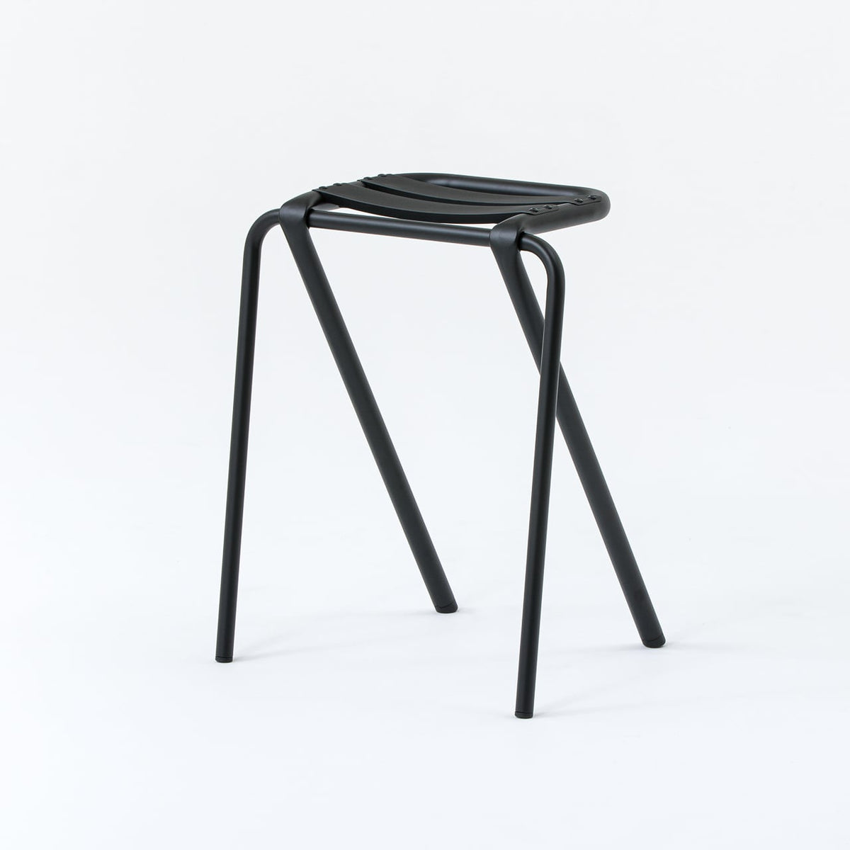 《スチール＆アルミ製のスツール（LOW）》BENT LOW STOOL | DUENDE