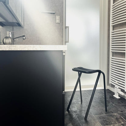 《スチール＆アルミ製のスツール（LOW）》BENT LOW STOOL | DUENDE