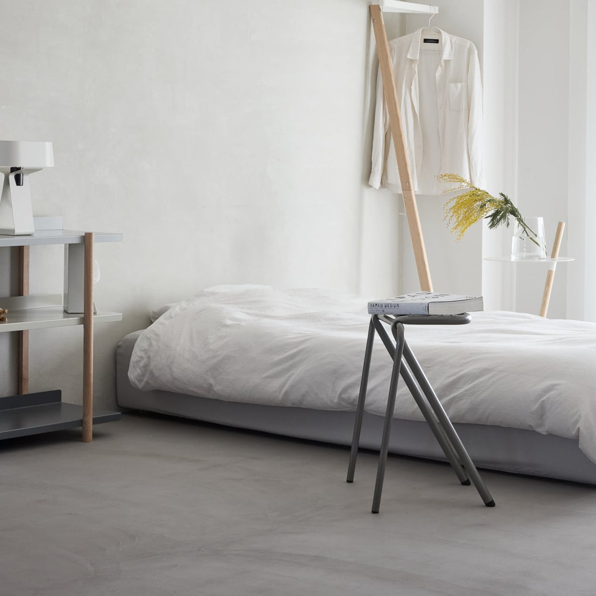 《スチール＆アルミ製のスツール（LOW）》BENT LOW STOOL | DUENDE