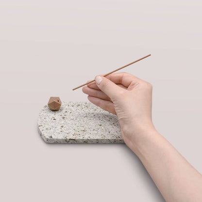 《大谷石の香皿とブロンズ製の香立て》Oya Incense Set（オオヤ インセンス セット） | NAGAE+（ナガエプリュス）