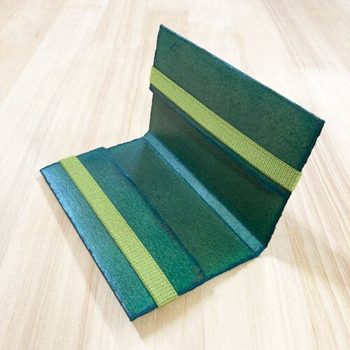 《漆でコーティングした越前和紙のカードケース》Uru-Washi-credit card holder 63x93