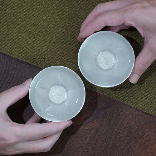 《錫（すず）鋳物製の酒器》鋳錫 吉祥紋酒器 梅紋ぐい呑み（椀型）