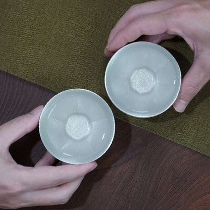 《錫（すず）鋳物製の酒器》鋳錫 吉祥紋酒器 梅紋ぐい呑み（椀型）