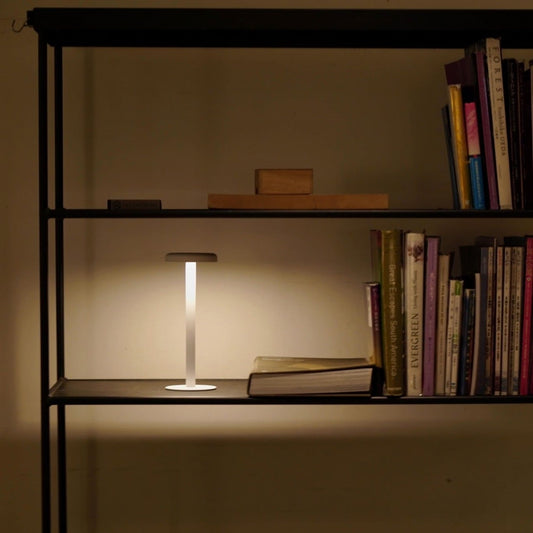 《Made in Japan ミニマルな電池式テーブルランプ》| TABLE LAMP ICHI