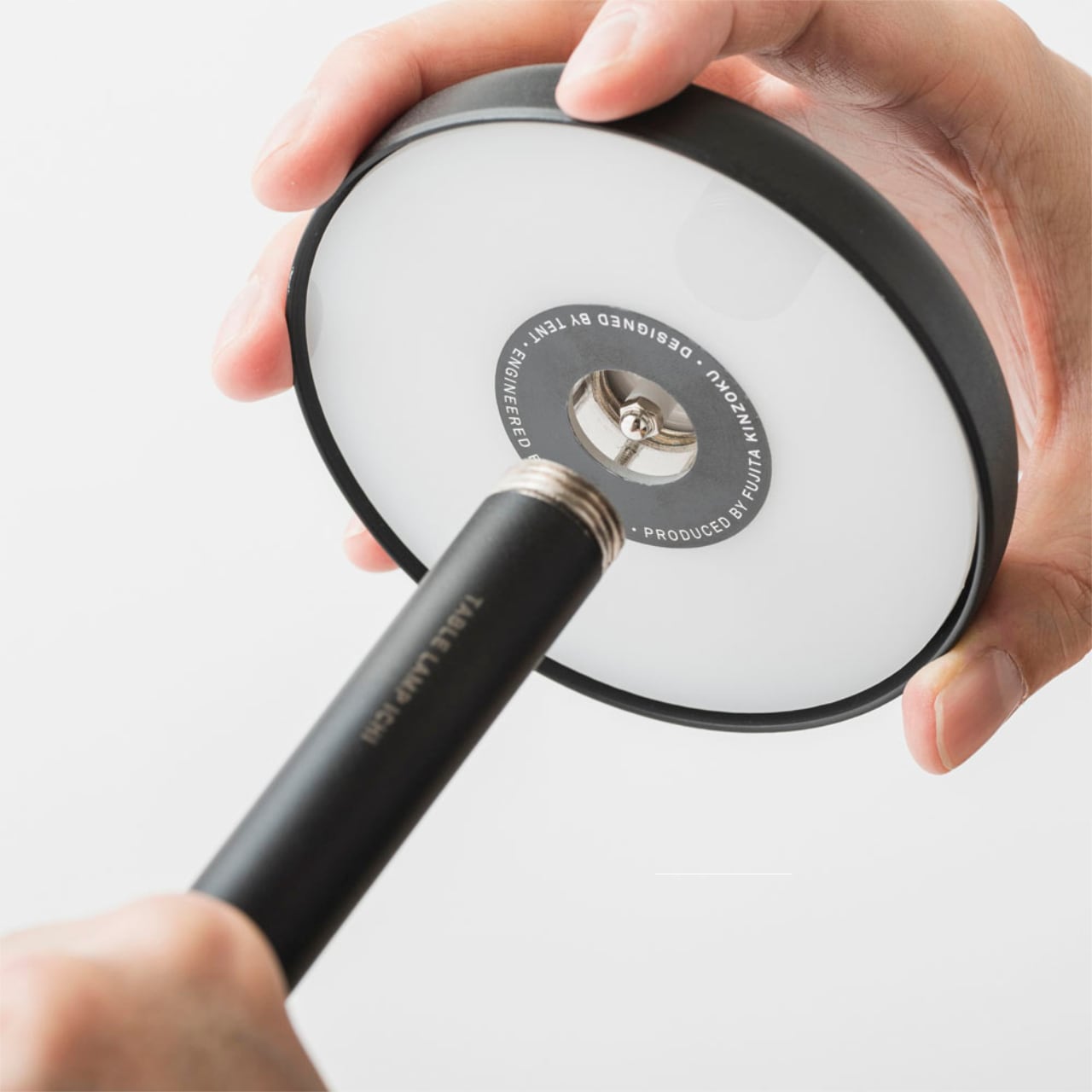 《Made in Japan ミニマルな電池式テーブルランプ》| TABLE LAMP ICHI