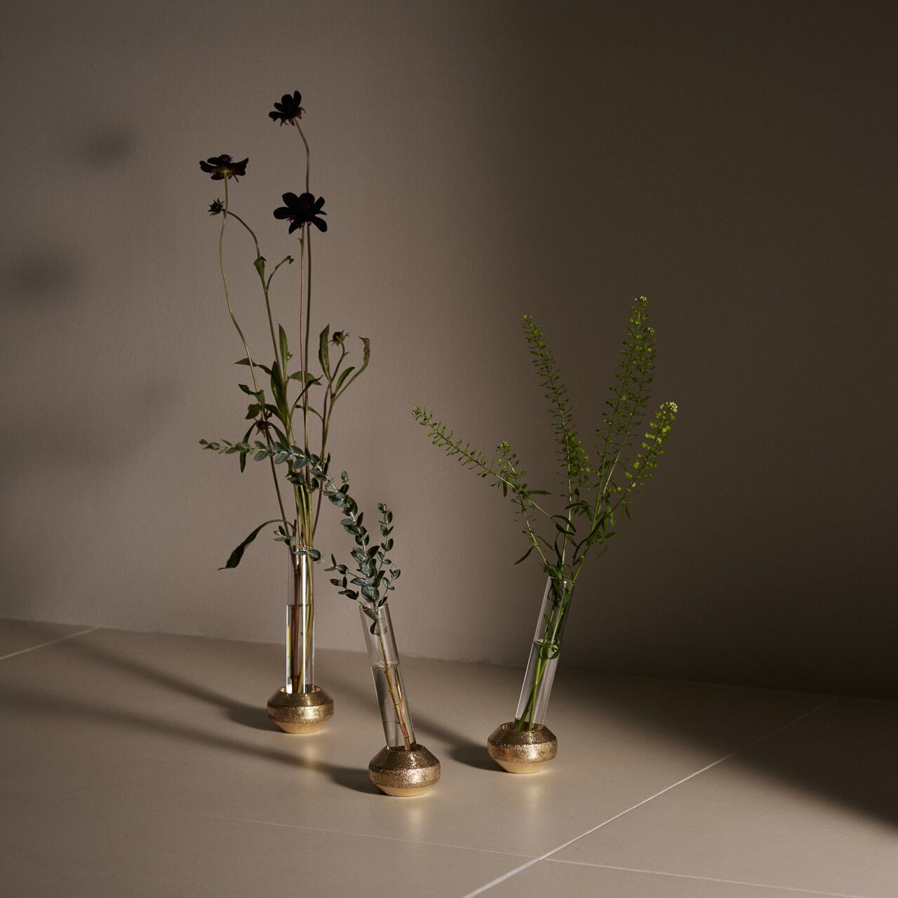 《シンメトリーとアシンメトリーを楽しむ真鍮製の花器》a/sym（アシム）｜NAGAE+（ナガエプリュス）