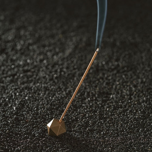 《3段階で角度調整が可能なブロンズ製の香立て》poly incense holder| NAGAE+（ナガエプリュス）