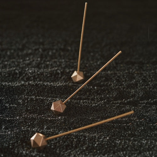 《3段階で角度調整が可能なブロンズ製の香立て》poly incense holder| NAGAE+（ナガエプリュス）