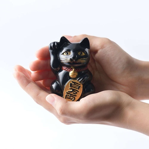 《鋳物製の招き猫（３色：黒・白・赤）》開運厄除け招き猫｜銀雅堂