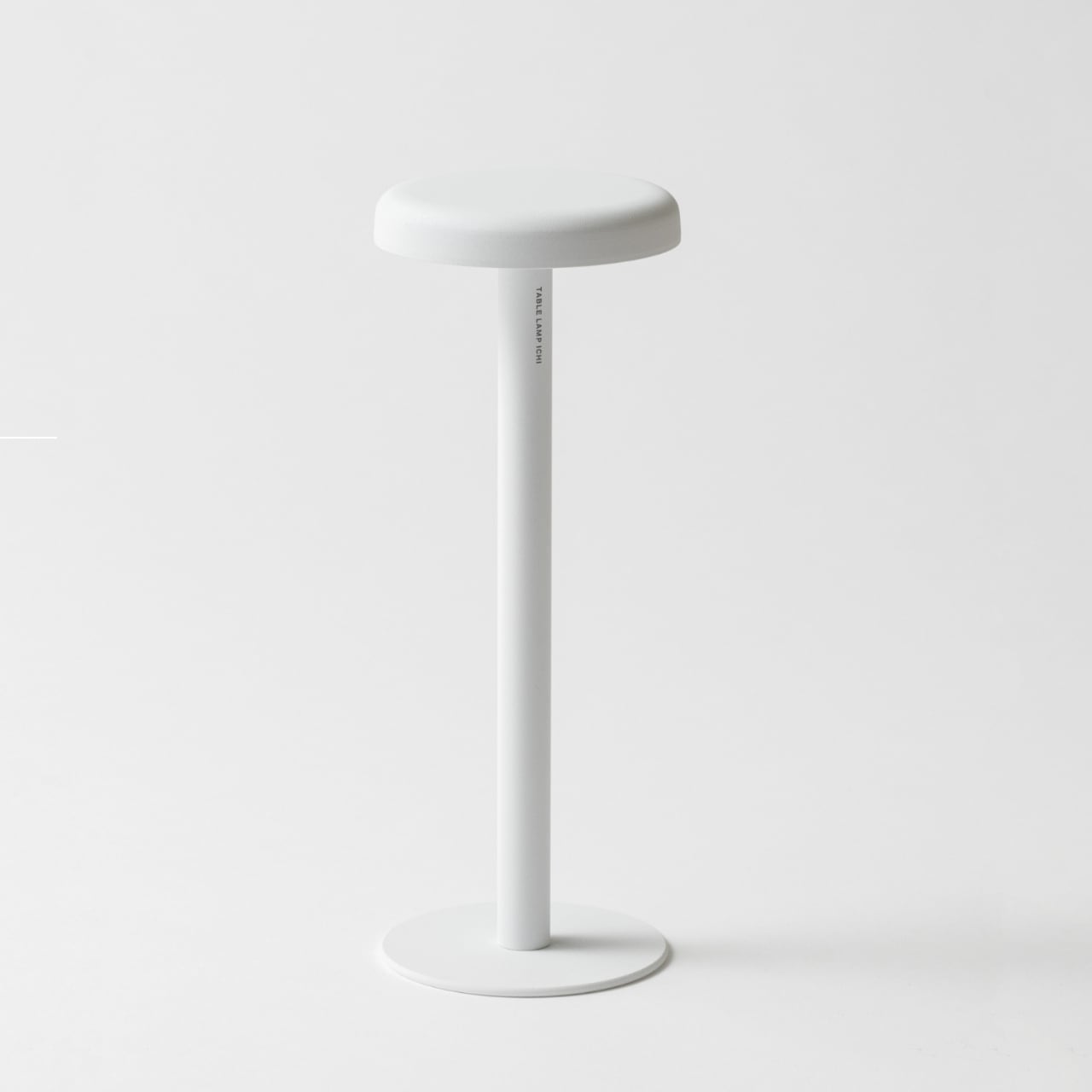 《Made in Japan ミニマルな電池式テーブルランプ》| TABLE LAMP ICHI