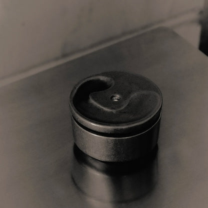 《アルミ鋳物製のオイルバーナー（アロマディフューザー）》 Aluminium Oil Burner | Studio Henry Wilson