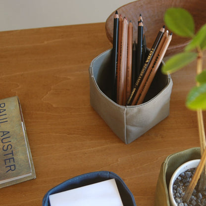 《10号帆布2枚仕立ての小物入れ》Cube キューブ | ateliers PENELOPE