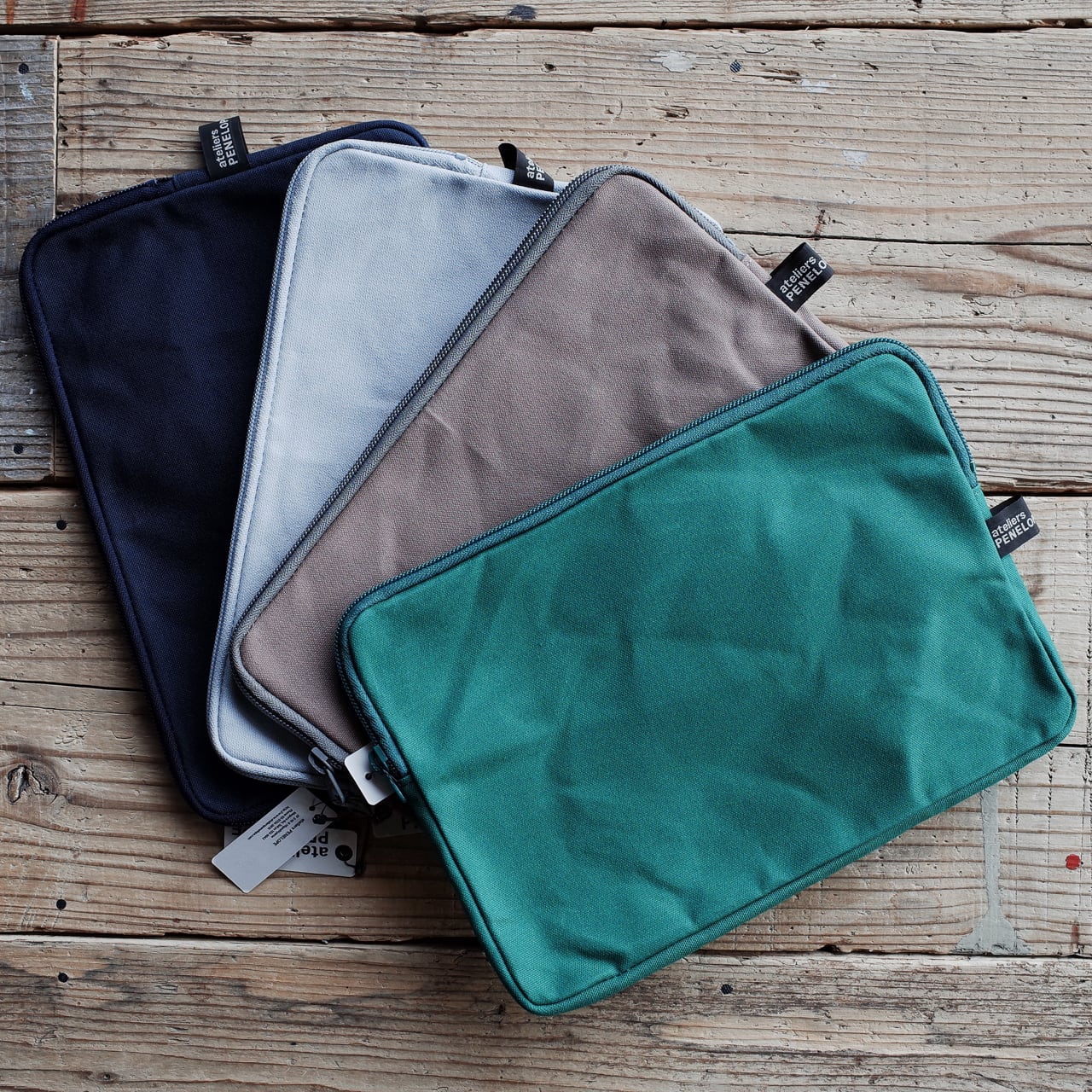 《10号帆布の小型ポーチ（S：B5サイズ）4色》Hold Pouch ホールドポーチ（S） | ateliers PENELOPE