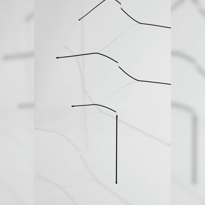 《ステンレスとガラスチューブのシンプルなモビール》energy flow Black｜tempo