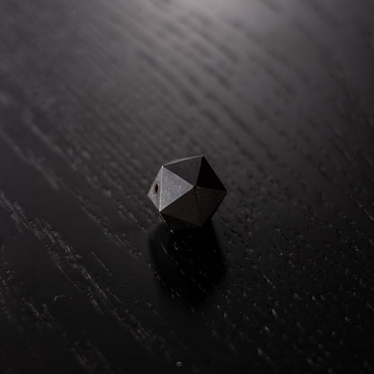 《3段階で角度調整が可能な真鍮製の香立てのブラック仕様》poly incence holder black | NAGAE+（ナガエプリュス）