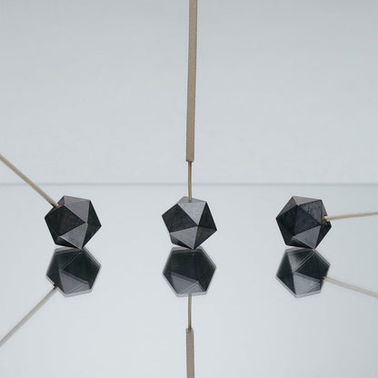 《3段階で角度調整が可能な真鍮製の香立てのブラック仕様》poly incence holder black | NAGAE+（ナガエプリュス）