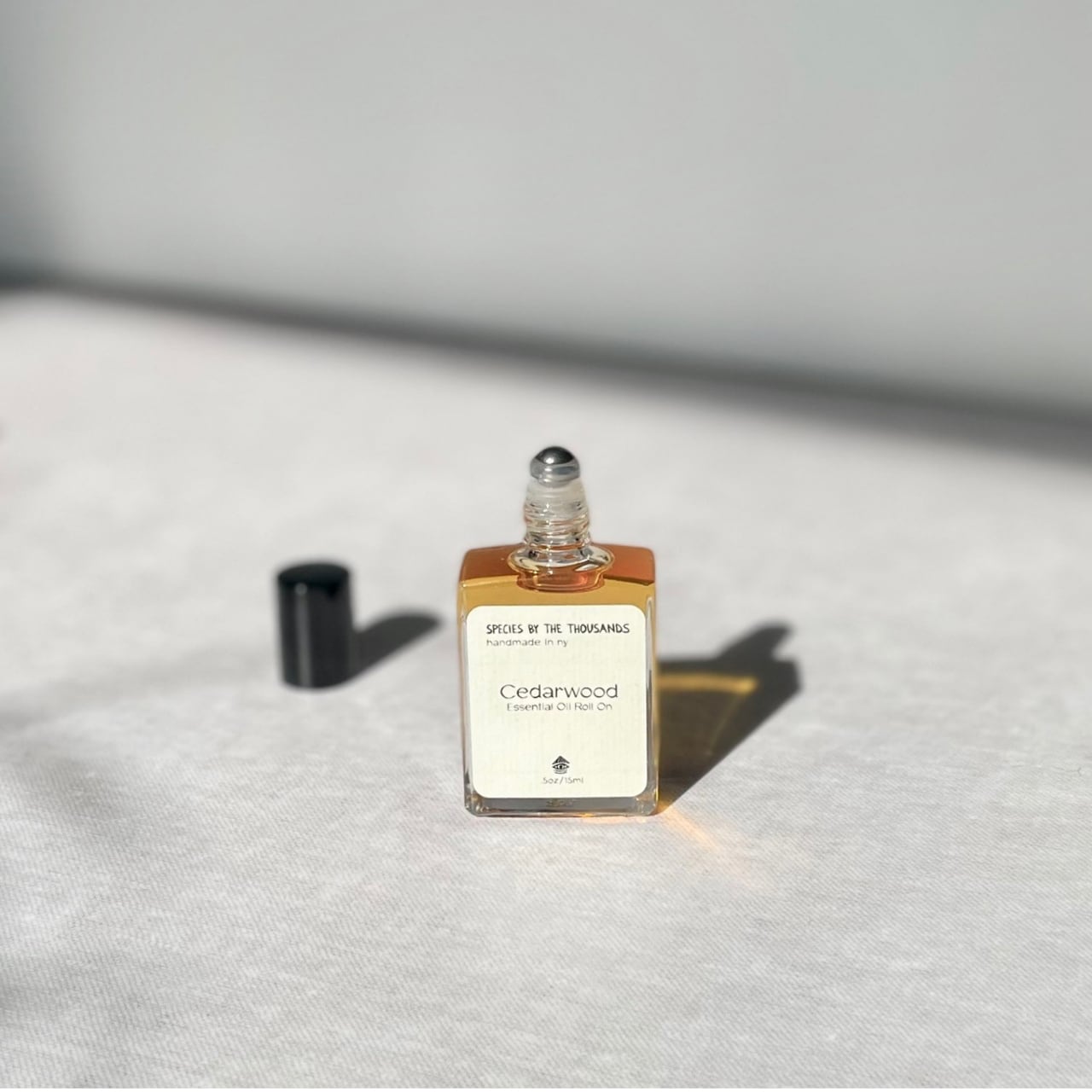 《NY/ブルックリン発 オーガニック・ロールオンフレグランス》ロールオンアロマ（シダーウッド）|Species by the Thousands（スピーシーズ バイ ザ サウザンズ）