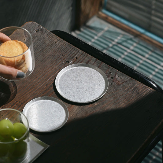 《錫のラウンドトレイ（φ90mm）》a.278オリジナル