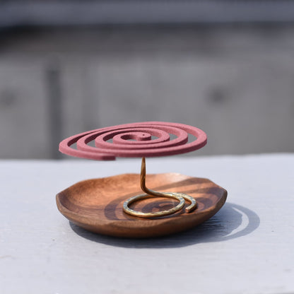 《ハンドメイド・真鍮製 蚊取り線香スタンド・蚊遣り（商品写真中の木製トレイは付属品です）》ハンドメイド・ジュエリーショップ muu jewelry works.