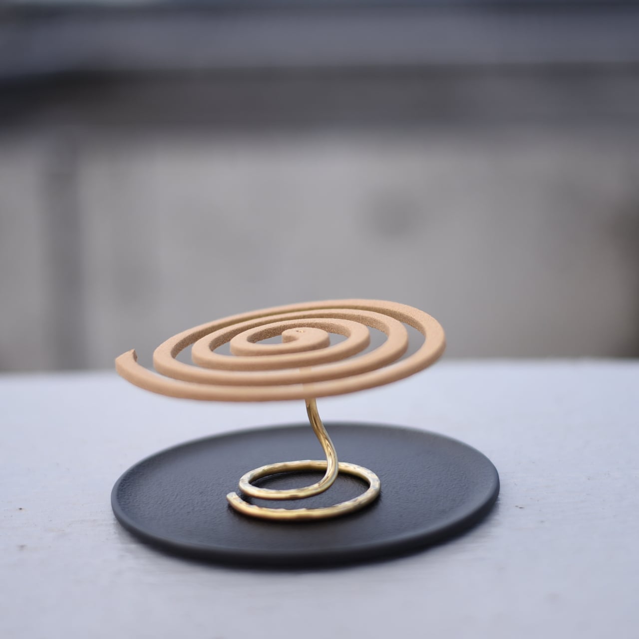 《ハンドメイド・真鍮製 蚊取り線香スタンド・蚊遣り（商品写真中の木製トレイは付属品です）》ハンドメイド・ジュエリーショップ muu jewelry works.