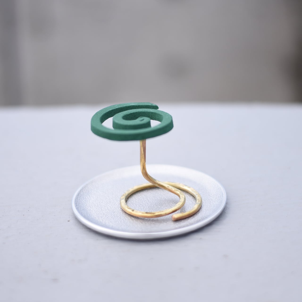 《ハンドメイド・真鍮製 蚊取り線香スタンド・蚊遣り（商品写真中の木製トレイは付属品です）》ハンドメイド・ジュエリーショップ muu jewelry works.