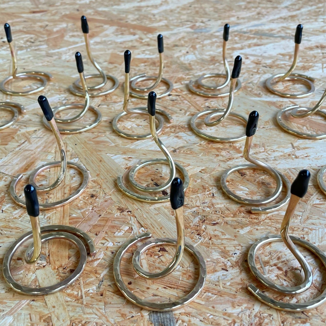 《ハンドメイド・真鍮製 蚊取り線香スタンド・蚊遣り（商品写真中の木製トレイは付属品です）》ハンドメイド・ジュエリーショップ muu jewelry works.