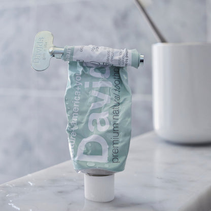 《天然原料ベースのホワイトニング歯磨き粉》ホワイトニングトゥースペースト（ペパーミント）｜Davids