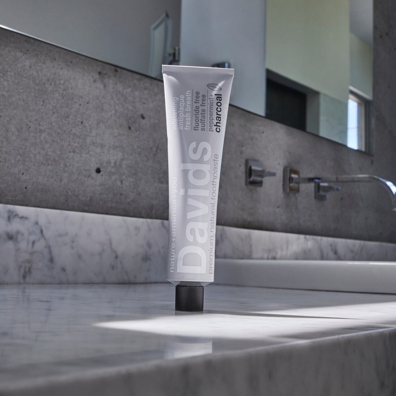 《天然原料ベースのホワイトニング歯磨き粉》ホワイトニングトゥースペースト（チャコール）｜Davids