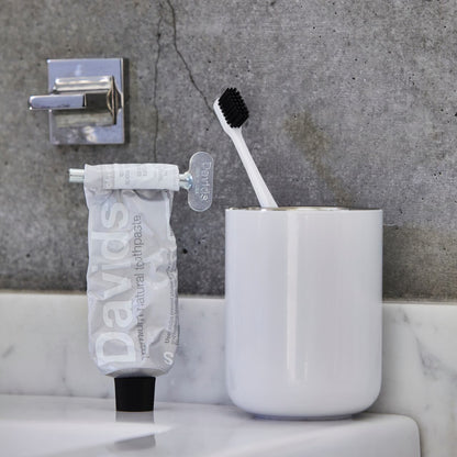 《天然原料ベースのホワイトニング歯磨き粉》ホワイトニングトゥースペースト（チャコール）｜Davids