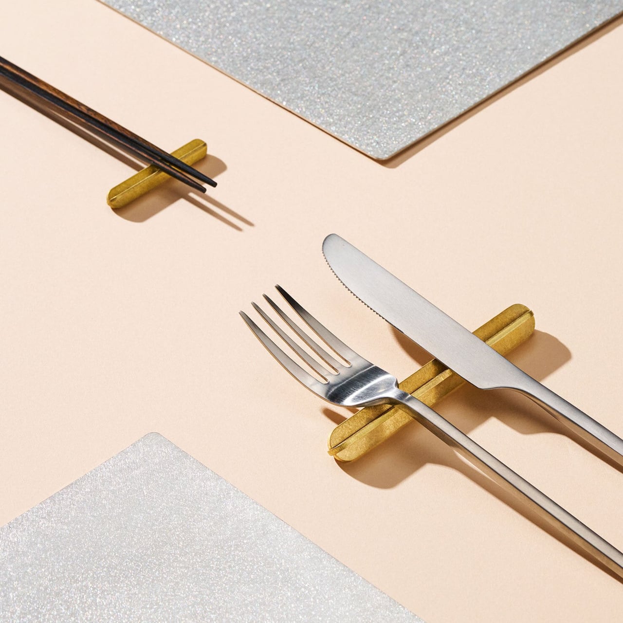 《真鍮鋳物製のミニマルな箸置き》Ordi cutlery rest ショート ｜NAGAE+（ナガエプリュス）