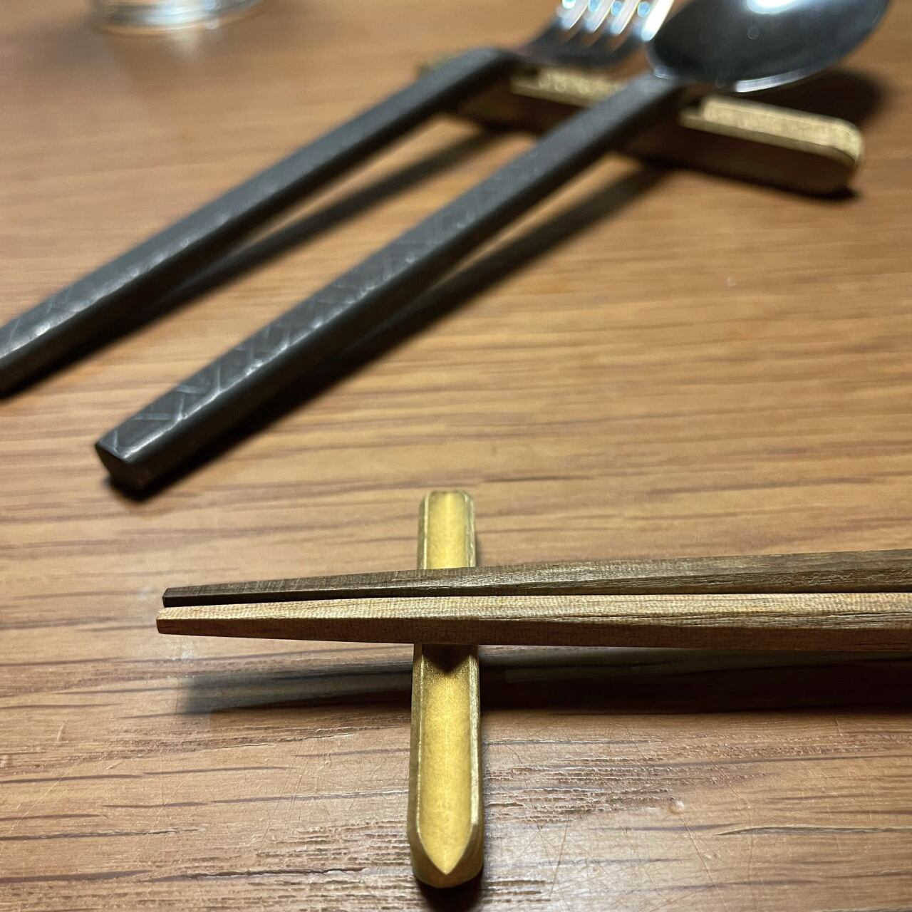 《真鍮鋳物製のミニマルな箸置き》Ordi cutlery rest ショート ｜NAGAE+（ナガエプリュス）