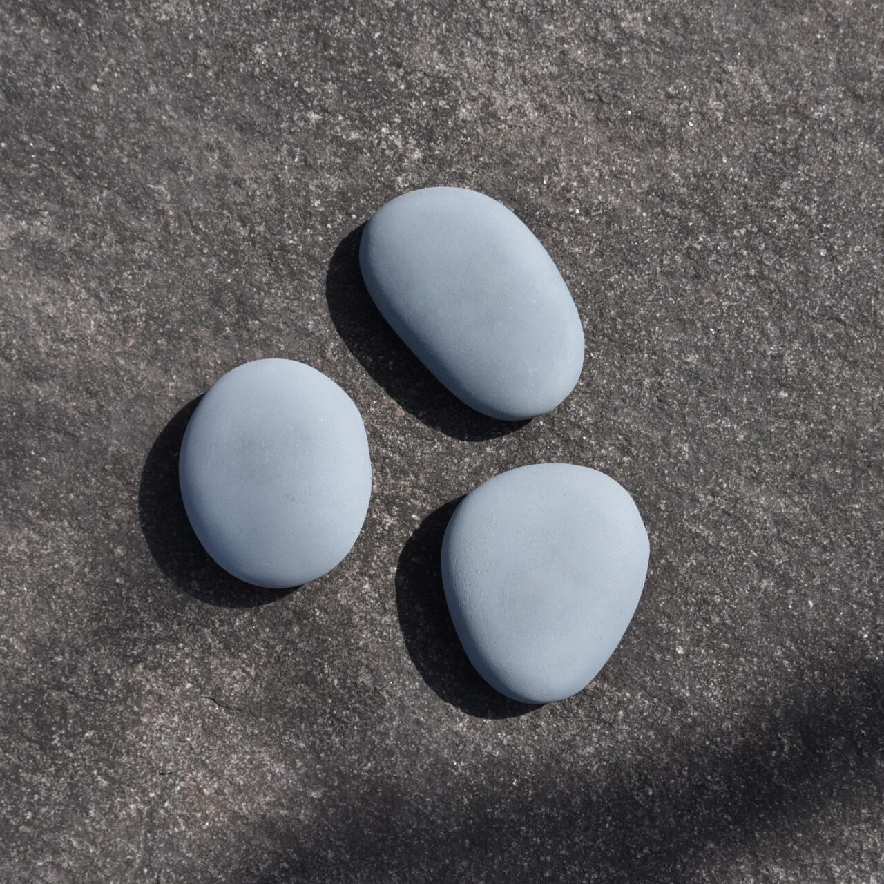 《自然石のような陶製のアロマディフューザー》pottery stone diffuser | elemense