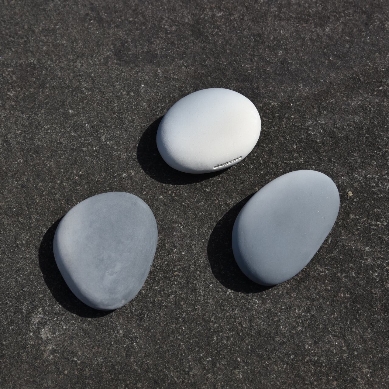 《自然石のような陶製のアロマディフューザー》pottery stone diffuser | elemense