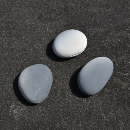 《自然石のような陶製のアロマディフューザー》pottery stone diffuser | elemense